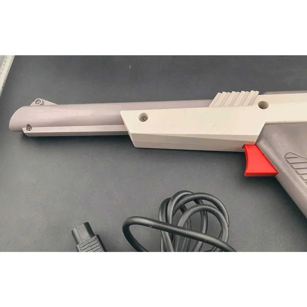 Authentic Nintendo NES Zapper Light Gun & Super Mario Bros Duck Hunt Bundle OEM